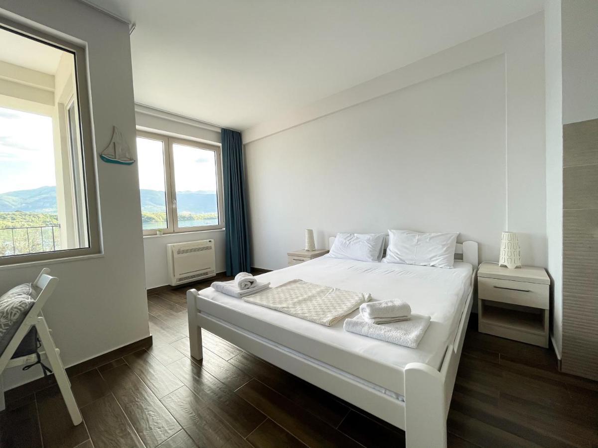 Apartments Maestral Tivat Bagian luar foto
