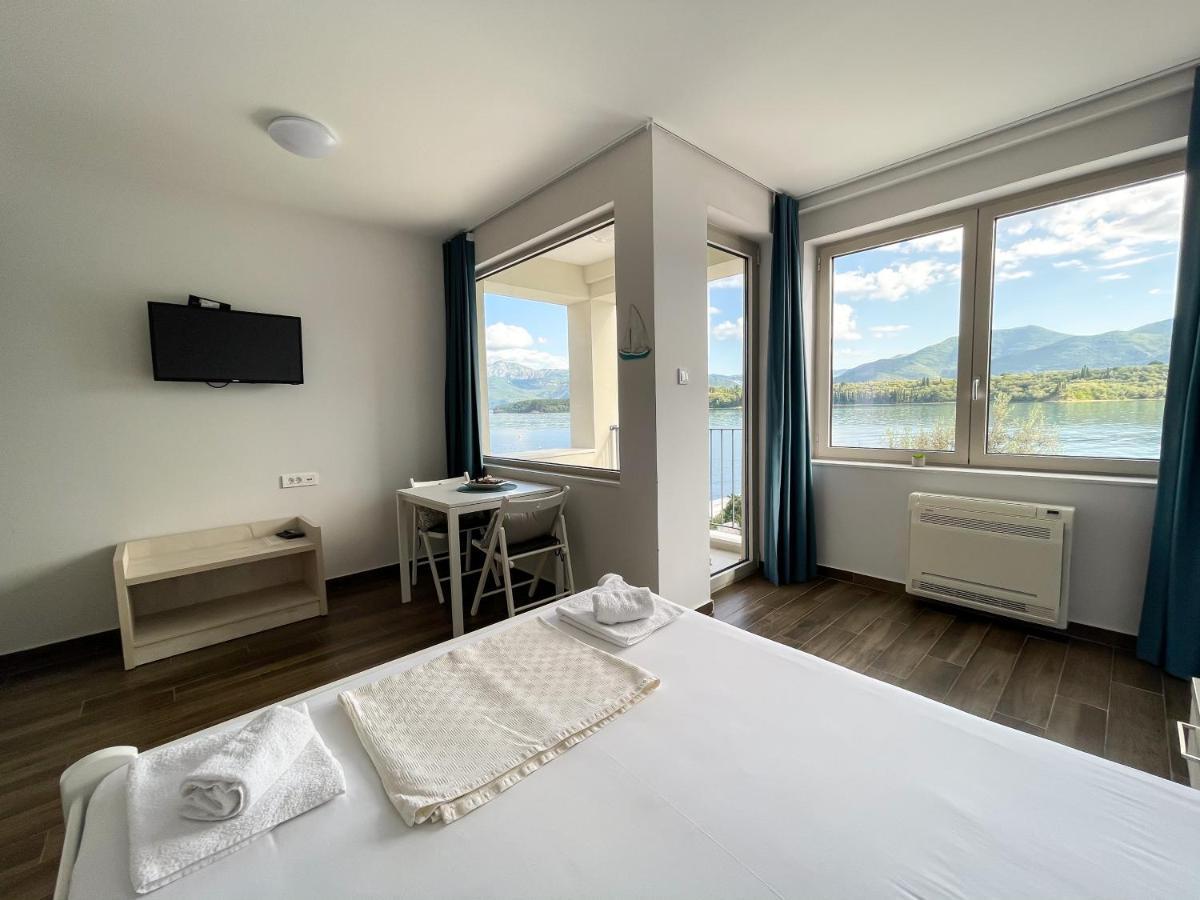 Apartments Maestral Tivat Bagian luar foto