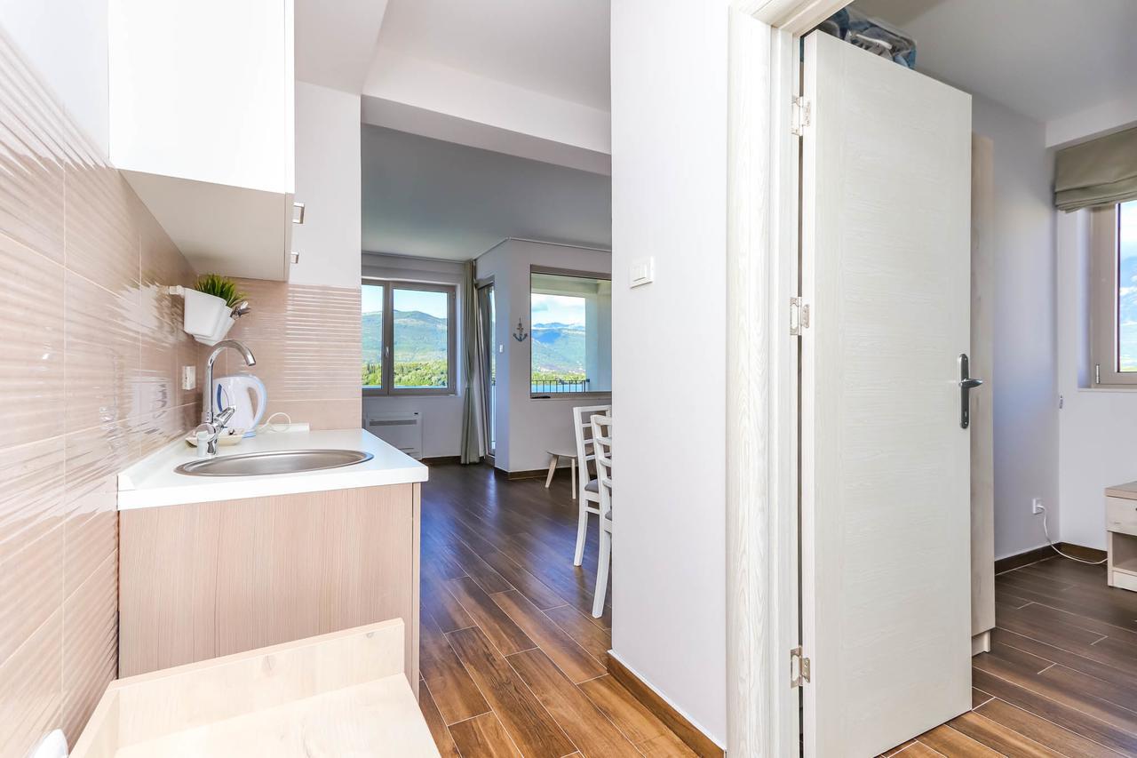 Apartments Maestral Tivat Bagian luar foto