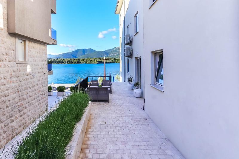 Apartments Maestral Tivat Bagian luar foto