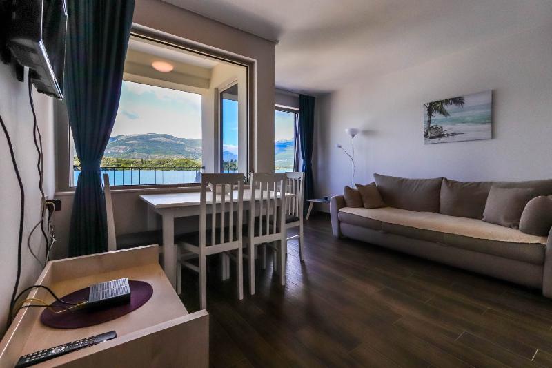 Apartments Maestral Tivat Bagian luar foto